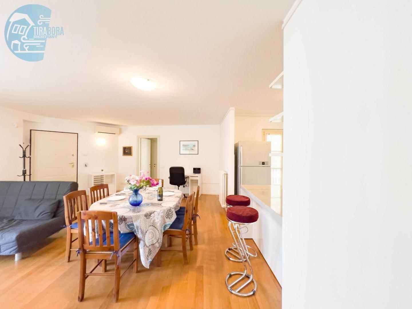 Cattedrale 5 Tirabora Short Rent Apartment Trieste Ngoại thất bức ảnh